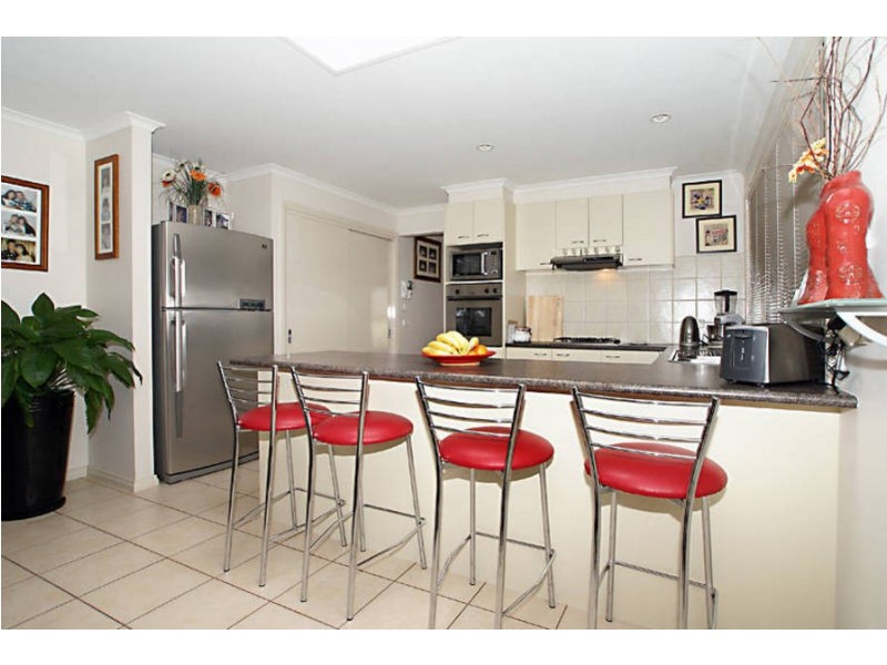 6 Hinchinbrook Close, Caroline Springs VIC 3023