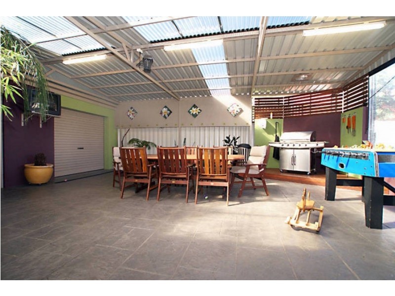 6 Hinchinbrook Close, Caroline Springs VIC 3023