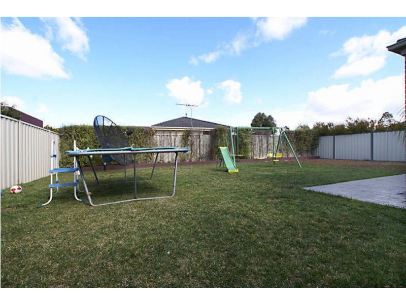 6 Hinchinbrook Close, Caroline Springs VIC 3023