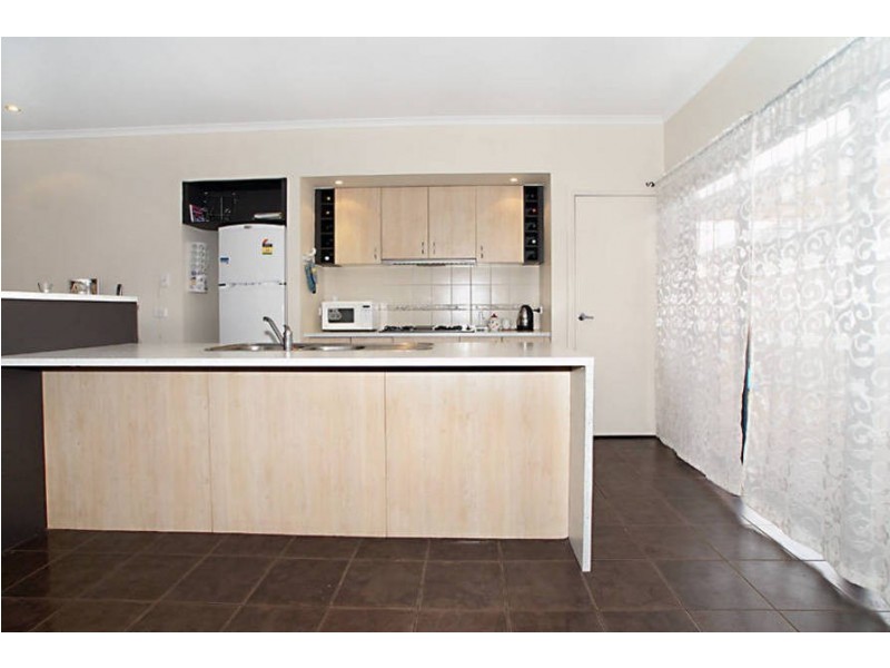 30 Braeside Walk, Caroline Springs VIC 3023