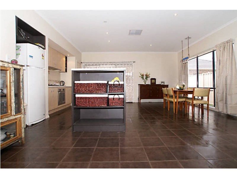 30 Braeside Walk, Caroline Springs VIC 3023