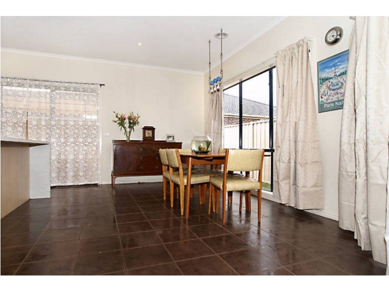 30 Braeside Walk, Caroline Springs VIC 3023