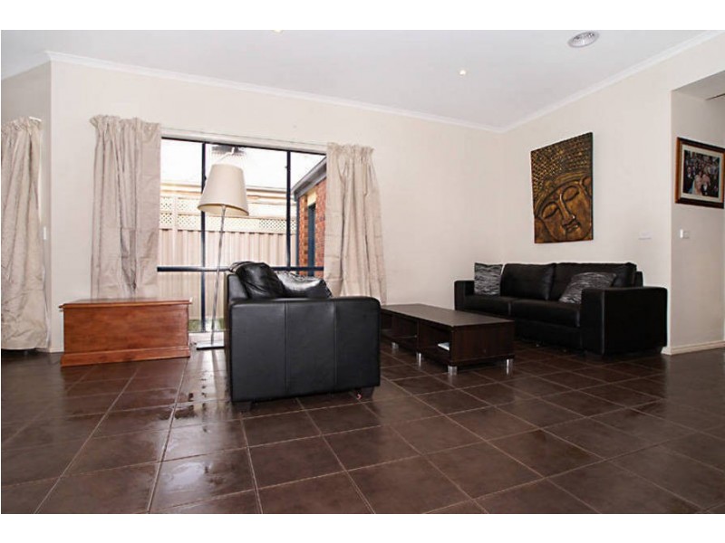 30 Braeside Walk, Caroline Springs VIC 3023