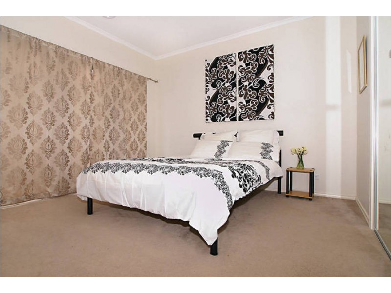 30 Braeside Walk, Caroline Springs VIC 3023