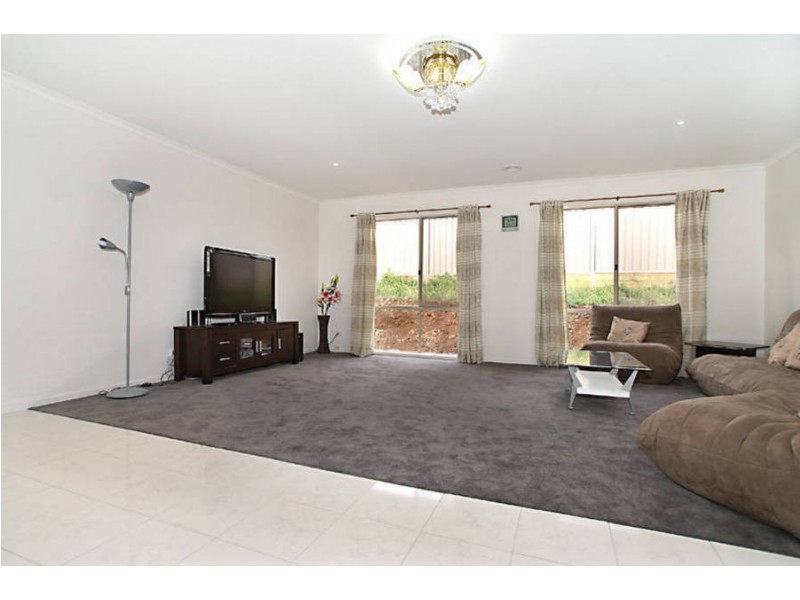 22 Hascombe Drive, Caroline Springs VIC 3023