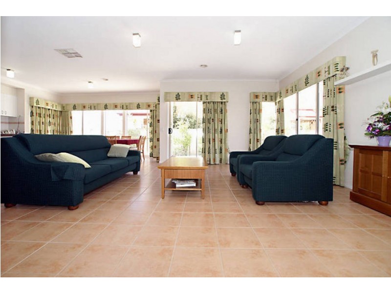 3 Kenrick Mews, Caroline Springs VIC 3023