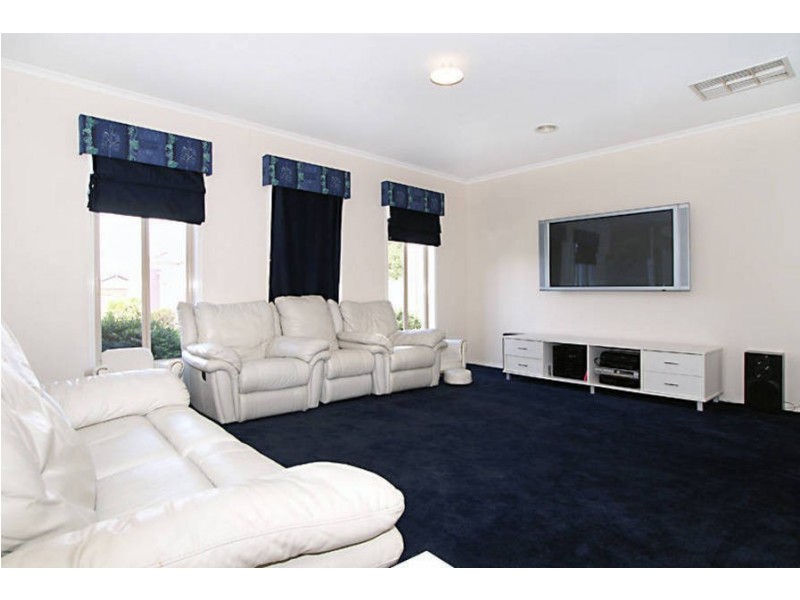 3 Kenrick Mews, Caroline Springs VIC 3023