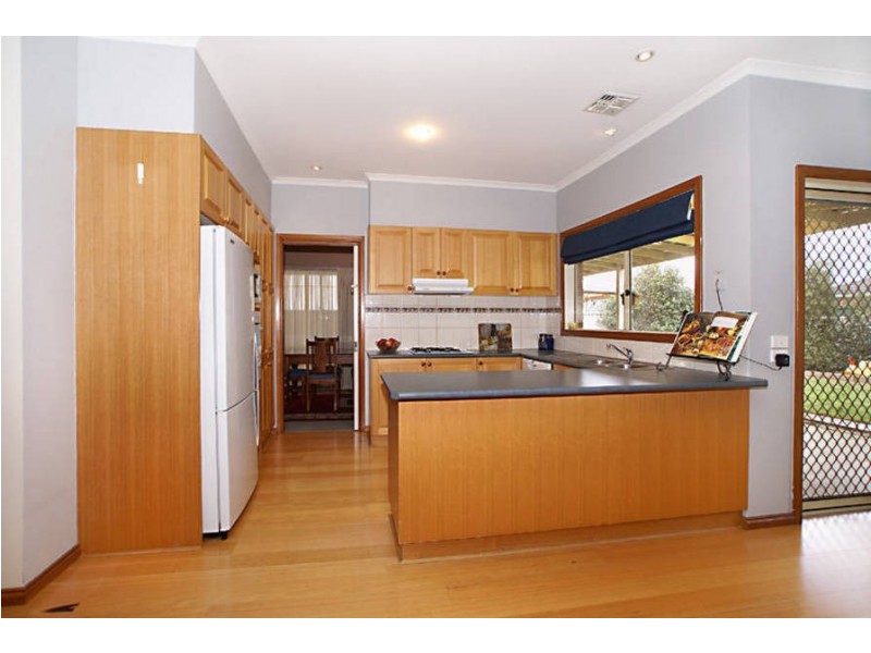 3 Parramatta Crt, Caroline Springs VIC 3023