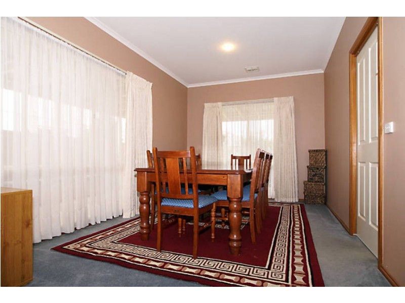 3 Parramatta Crt, Caroline Springs VIC 3023