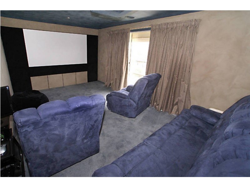 3 Parramatta Crt, Caroline Springs VIC 3023