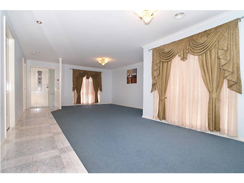 31 Wyperfield Cct, Caroline Springs VIC 3023