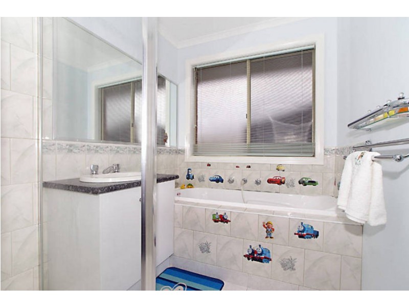 31 Wyperfield Cct, Caroline Springs VIC 3023