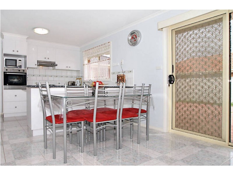 31 Wyperfield Cct, Caroline Springs VIC 3023