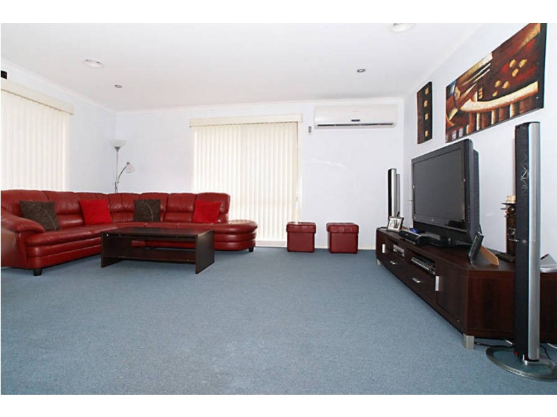 31 Wyperfield Cct, Caroline Springs VIC 3023