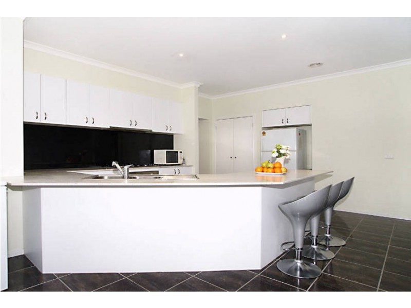 24 Caesia Way, Caroline Springs VIC 3023