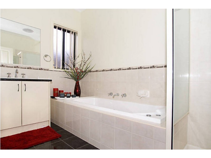 3 Counihan Avenue, Caroline Springs VIC 3023