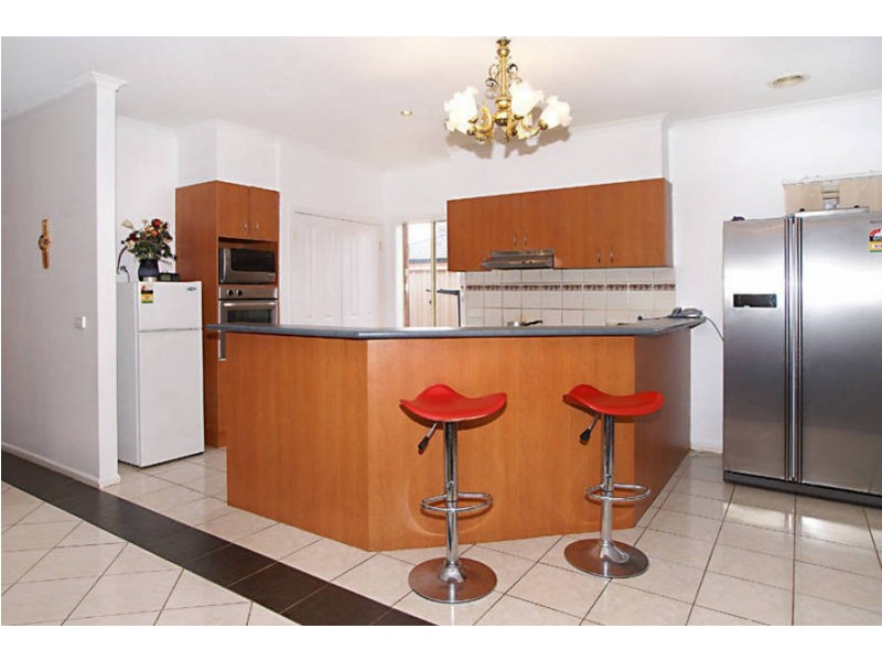 11 Daintree Retreat, Caroline Springs VIC 3023