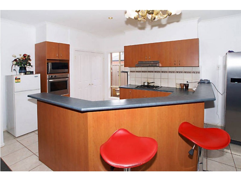 11 Daintree Retreat, Caroline Springs VIC 3023