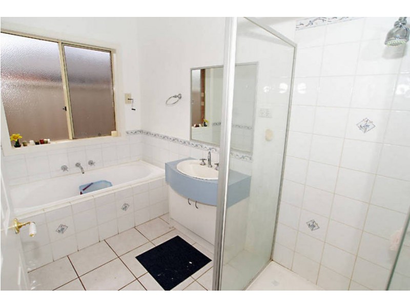 11 Daintree Retreat, Caroline Springs VIC 3023