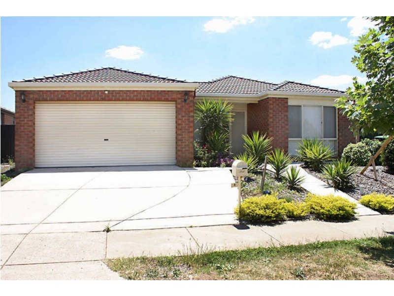 4 Earlington Blv, Burnside VIC 3023