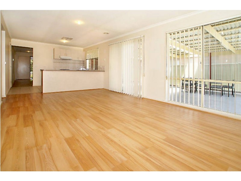 4 Earlington Blv, Burnside VIC 3023