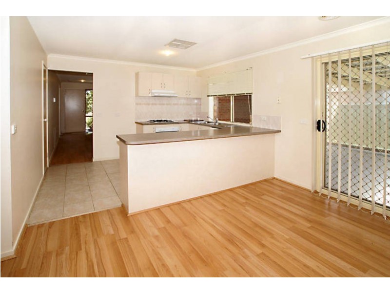 4 Earlington Blv, Burnside VIC 3023