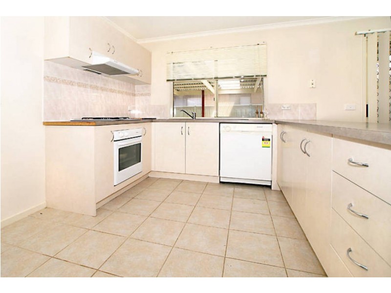 4 Earlington Blv, Burnside VIC 3023