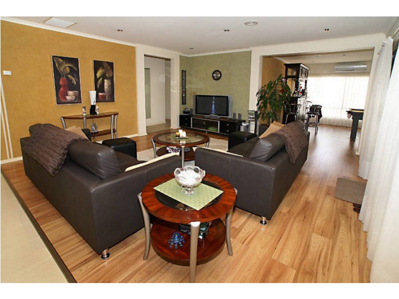 6 Regent Cct, Burnside Heights VIC 3023