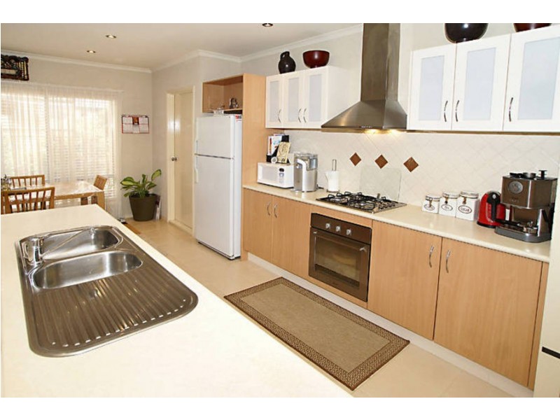 6 Regent Cct, Burnside Heights VIC 3023