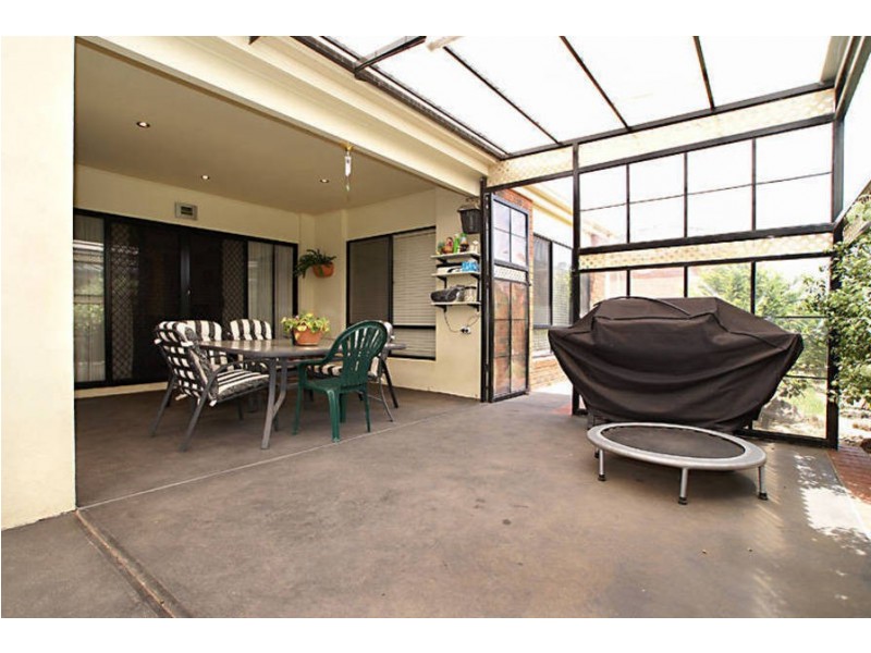 6 Regent Cct, Burnside Heights VIC 3023