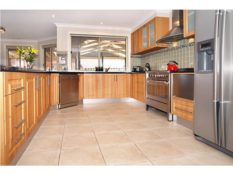 10 Chelsea Ct, Burnside Heights VIC 3023