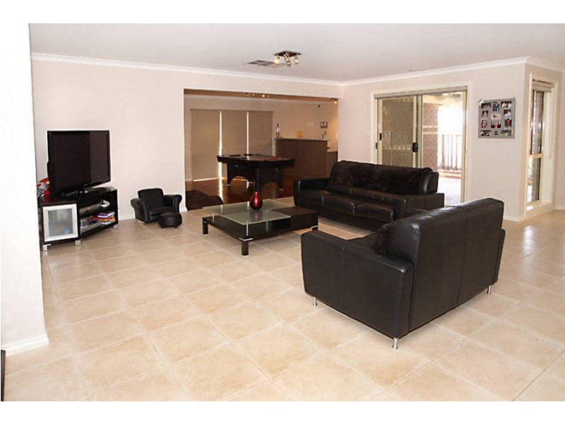 10 Chelsea Ct, Burnside Heights VIC 3023