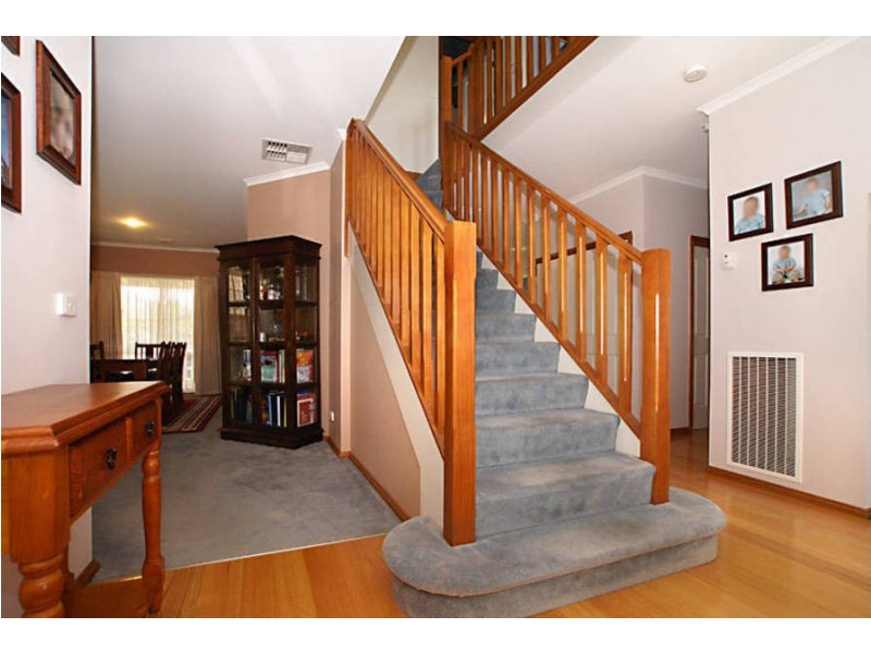 3 Parramatta Crt, Caroline Springs VIC 3023