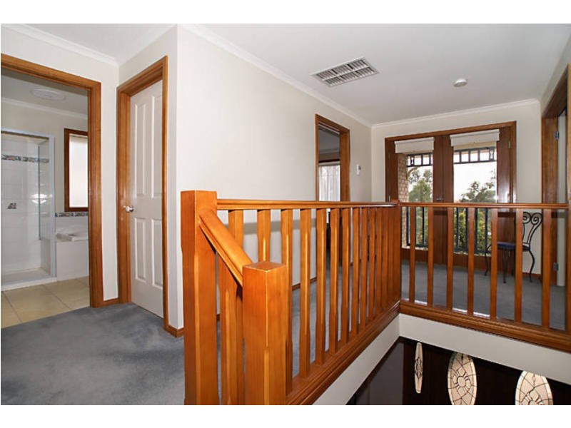 3 Parramatta Crt, Caroline Springs VIC 3023