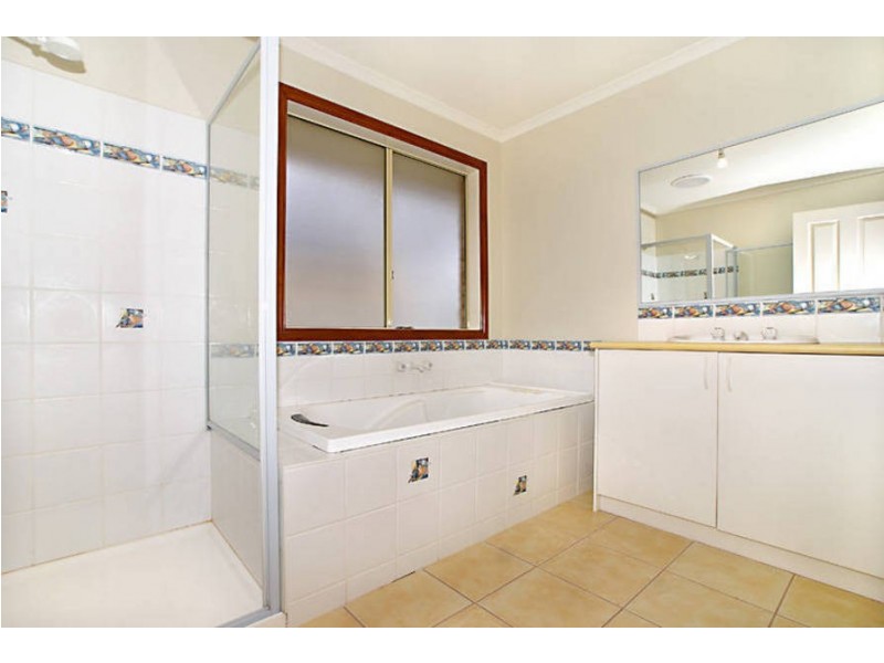 3 Parramatta Crt, Caroline Springs VIC 3023