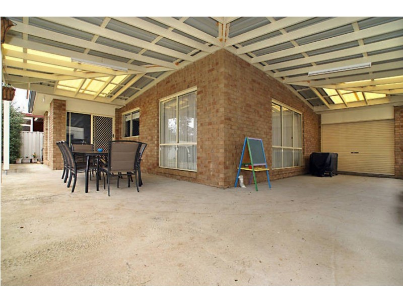 3 Parramatta Crt, Caroline Springs VIC 3023