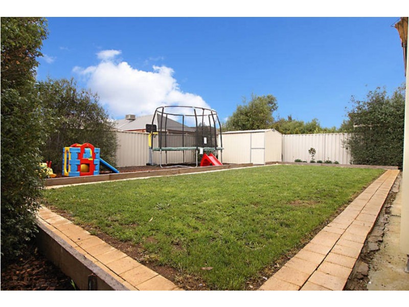 3 Parramatta Crt, Caroline Springs VIC 3023