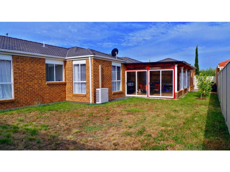 4 Elphinstone Way, Caroline Springs VIC 3023