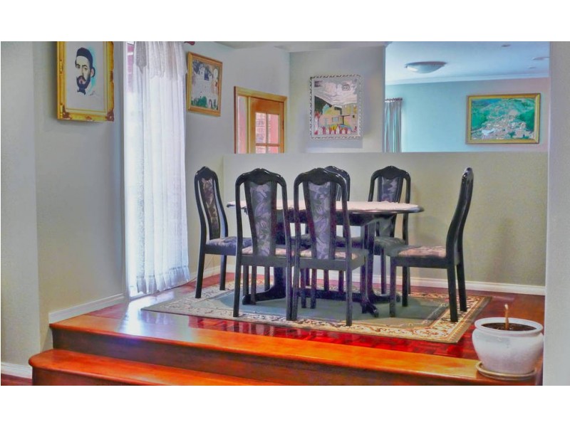 4 Elphinstone Way, Caroline Springs VIC 3023