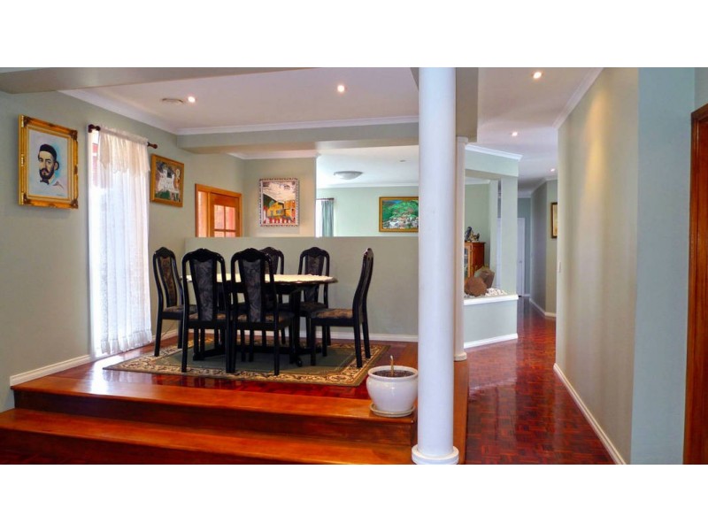 4 Elphinstone Way, Caroline Springs VIC 3023