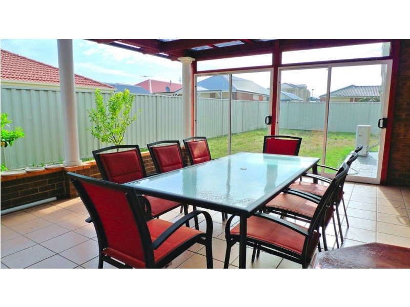 4 Elphinstone Way, Caroline Springs VIC 3023