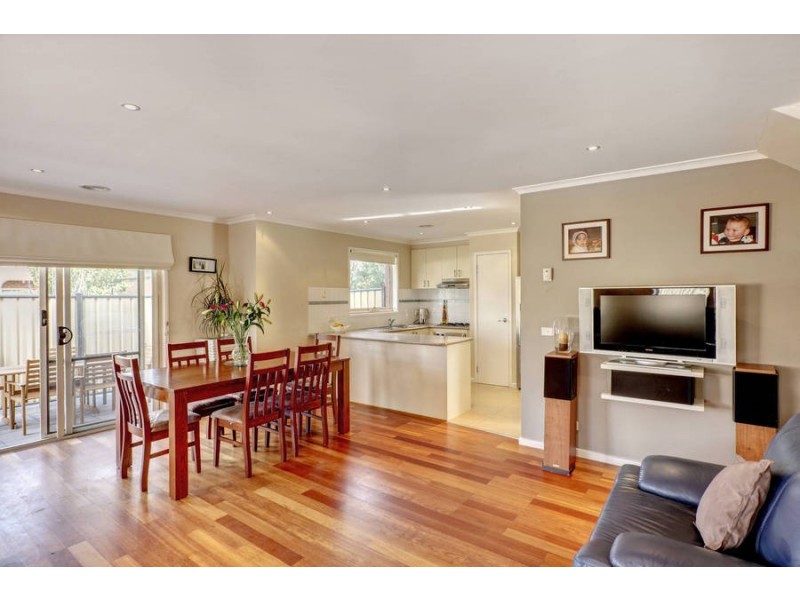 4/4 Landers Court, Caroline Springs VIC 3023