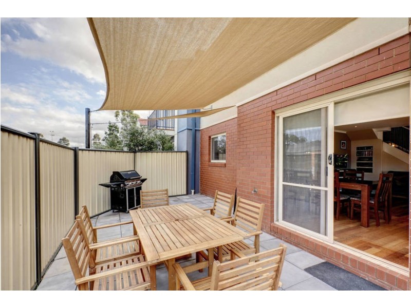 4/4 Landers Court, Caroline Springs VIC 3023