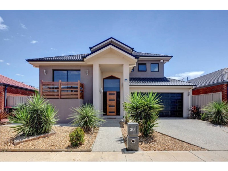 30 Oakview Pde, Caroline Springs VIC 3023