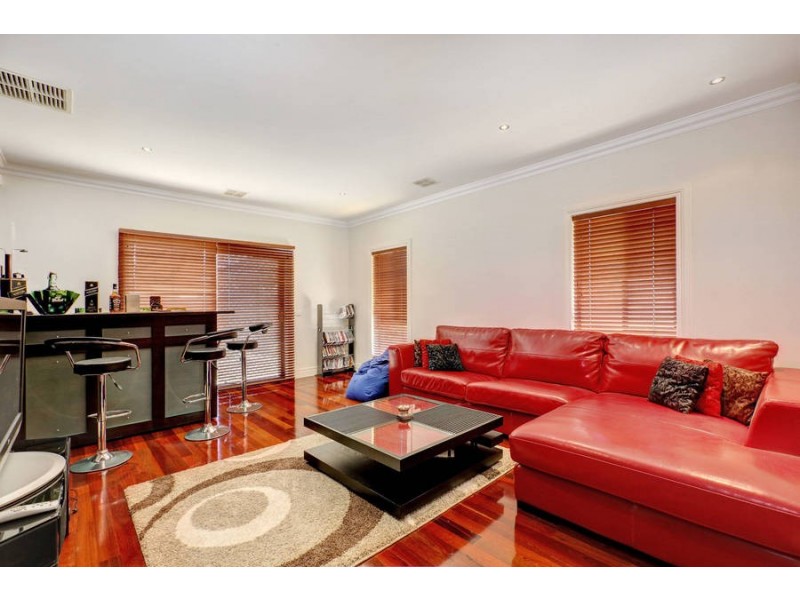 30 Oakview Pde, Caroline Springs VIC 3023