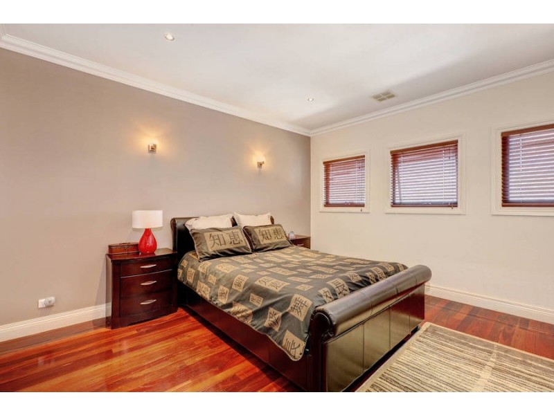 30 Oakview Pde, Caroline Springs VIC 3023