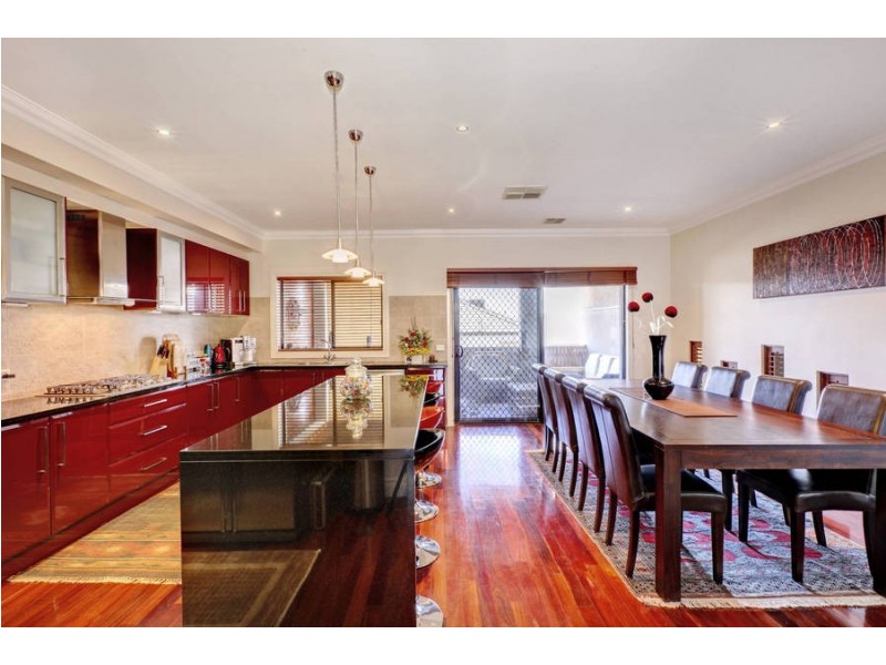 30 Oakview Pde, Caroline Springs VIC 3023