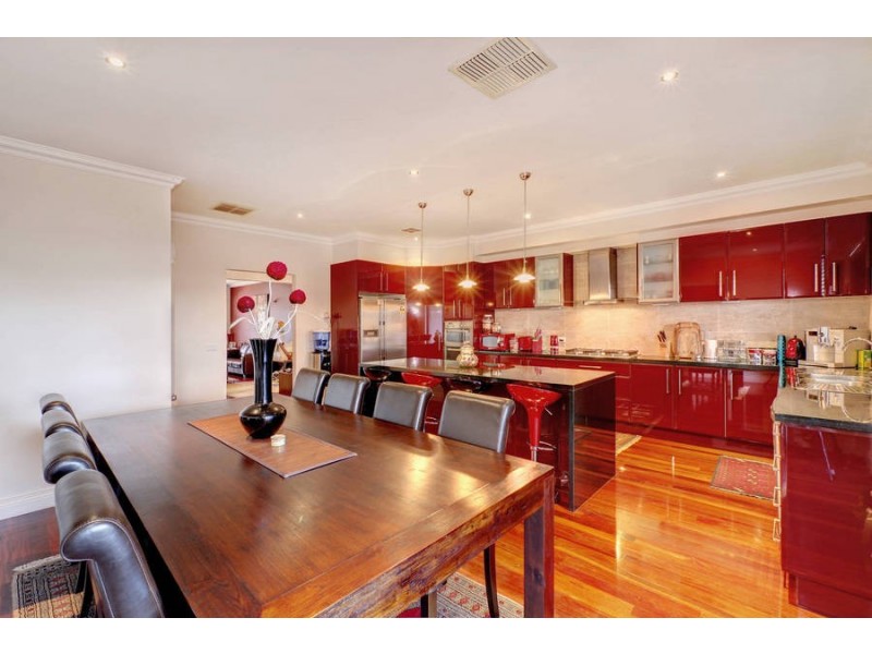 30 Oakview Pde, Caroline Springs VIC 3023