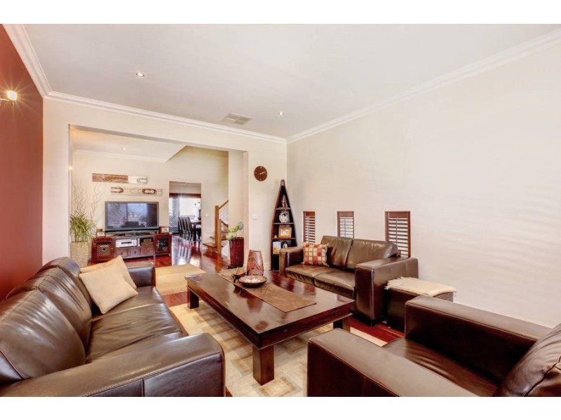 30 Oakview Pde, Caroline Springs VIC 3023