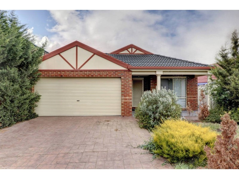 17 Hammersely Place, Caroline Springs VIC 3023